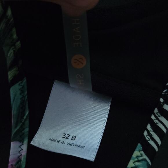 Shade & Shore Bikini Top 32B Black Palm Floral Print Underwire, Adjustable Strap - Picture 6 of 6